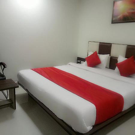 Hotel Lake Palace Ahmedabad Eksteriør bilde