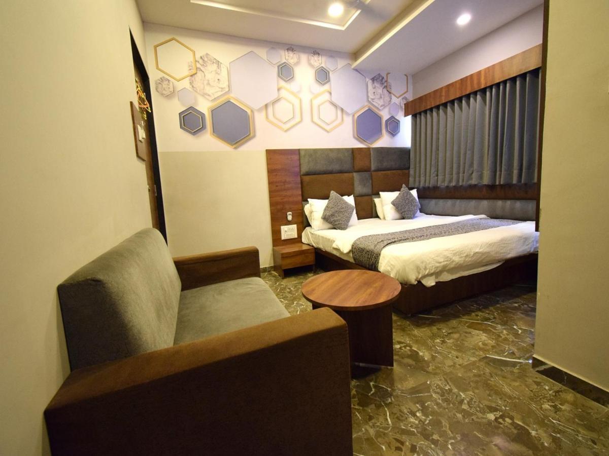 Hotel Lake Palace Ahmedabad Eksteriør bilde