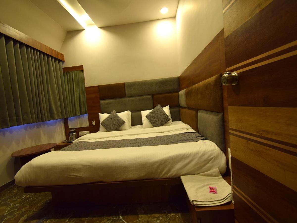 Hotel Lake Palace Ahmedabad Eksteriør bilde
