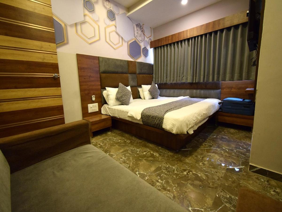Hotel Lake Palace Ahmedabad Eksteriør bilde