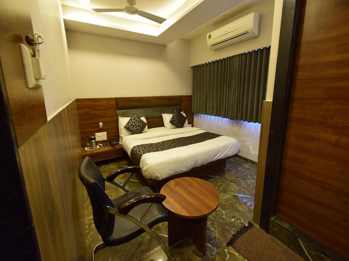 Hotel Lake Palace Ahmedabad Eksteriør bilde