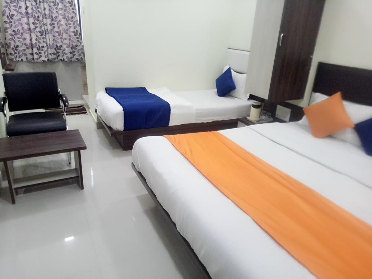 Hotel Lake Palace Ahmedabad Eksteriør bilde