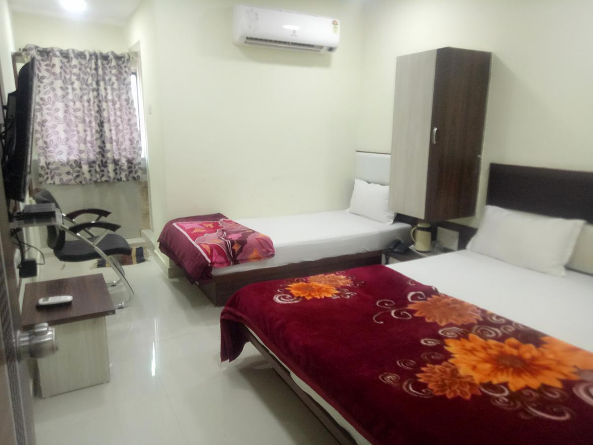 Hotel Lake Palace Ahmedabad Eksteriør bilde