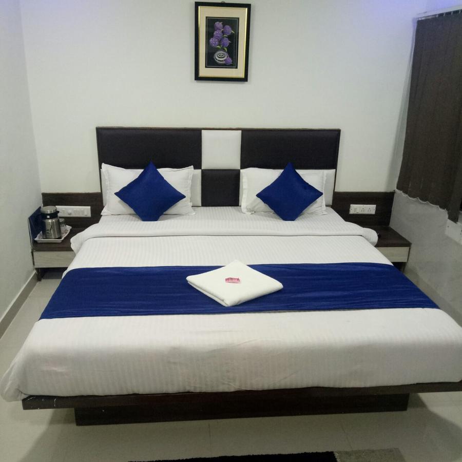 Hotel Lake Palace Ahmedabad Eksteriør bilde
