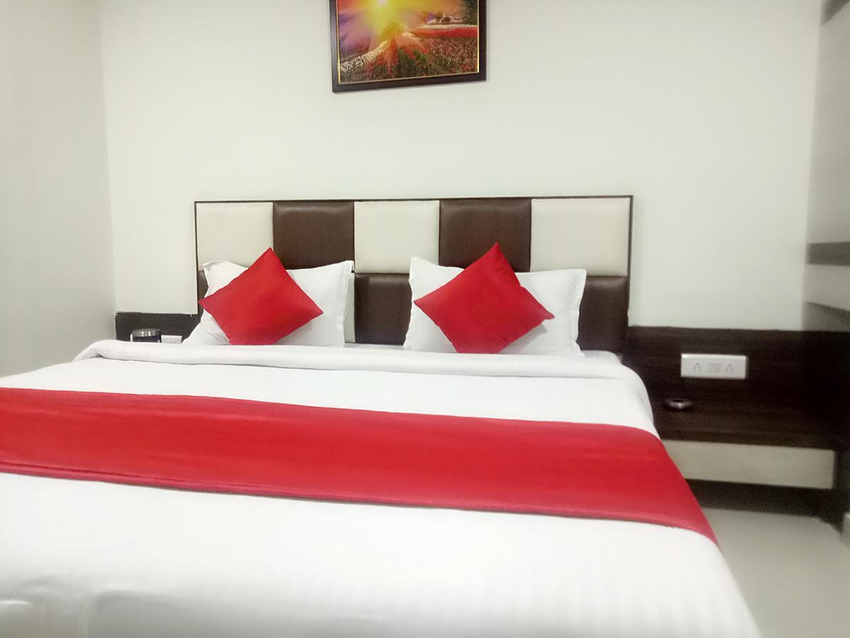 Hotel Lake Palace Ahmedabad Eksteriør bilde