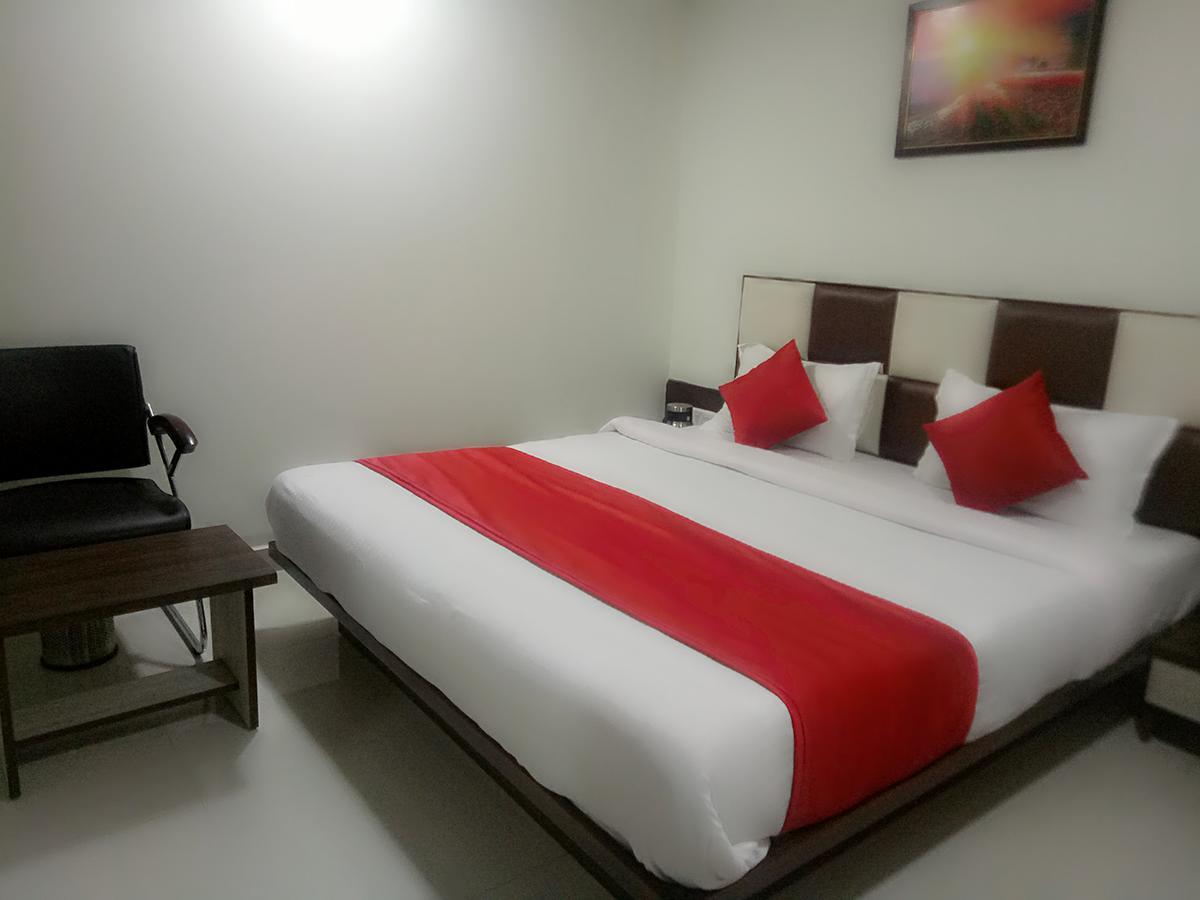 Hotel Lake Palace Ahmedabad Eksteriør bilde